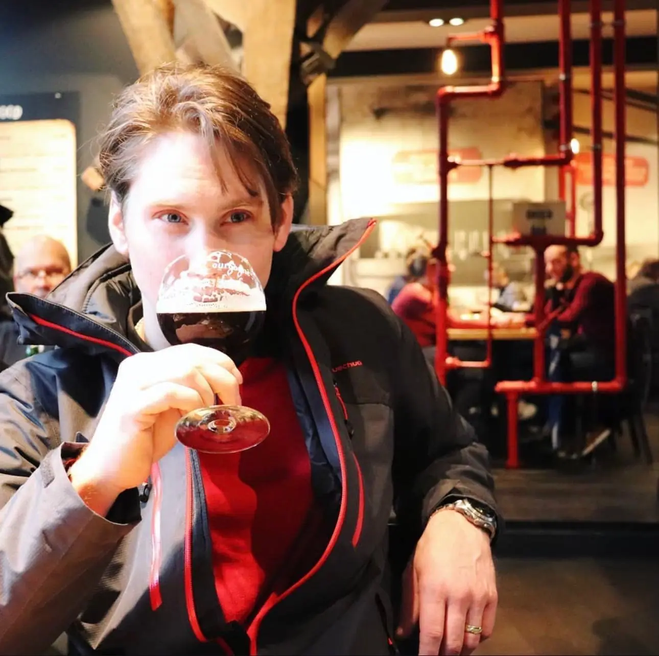Degustando una cerveza belga