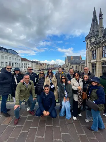 Un grupo de viajeros de Mishell
