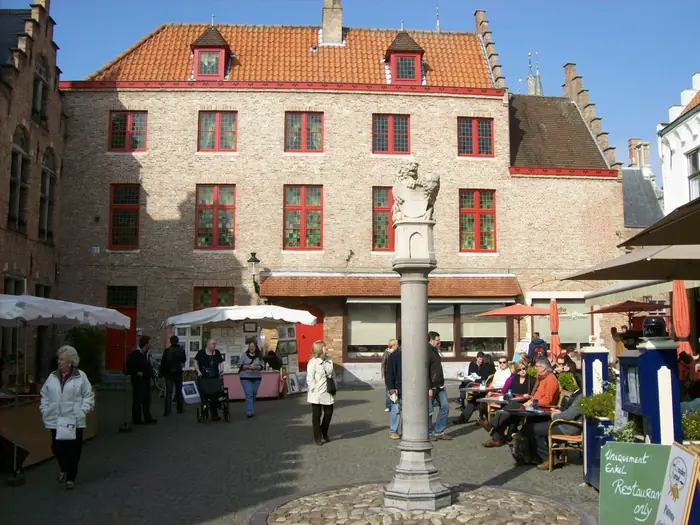La Plaza de los Curtidores (Huidenvettersplein), en Brujas