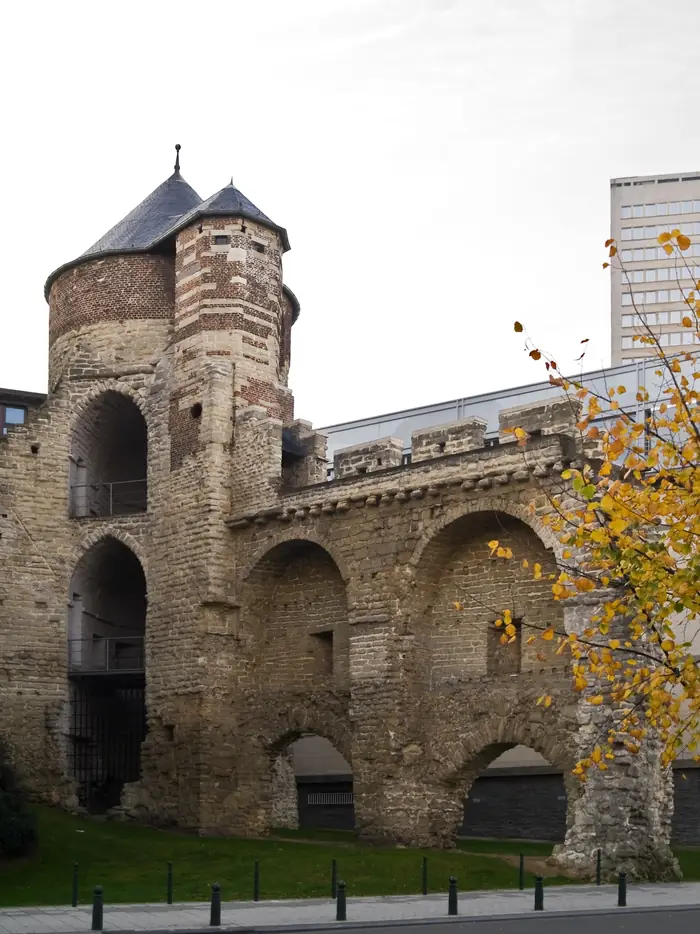 La torre de Anneessens, resto de la primera muralla de Bruselas