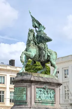La estatua de Godofredo de Bouillón en la Plaza Real de Bruselas